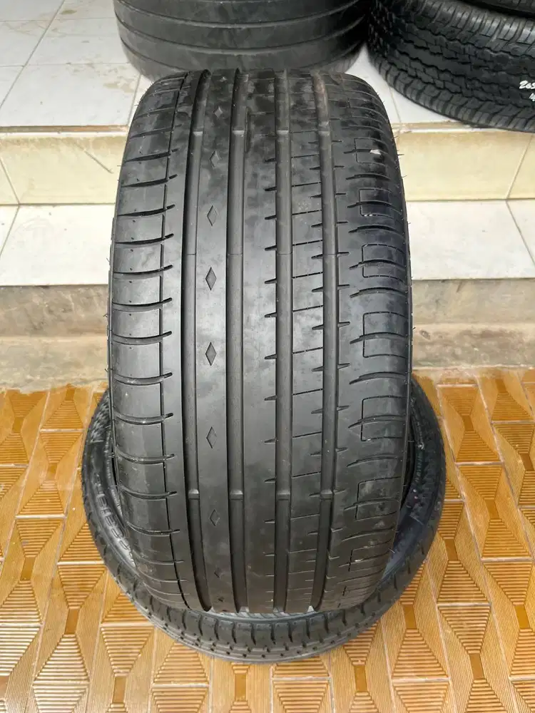 Ban Accelera PHI R 245 35 r20 1Pcs