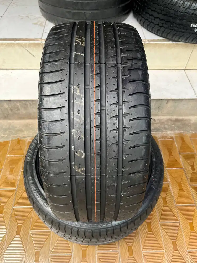 Ban Accelera PHI New Old Stock 235 35 r19 1Pcs