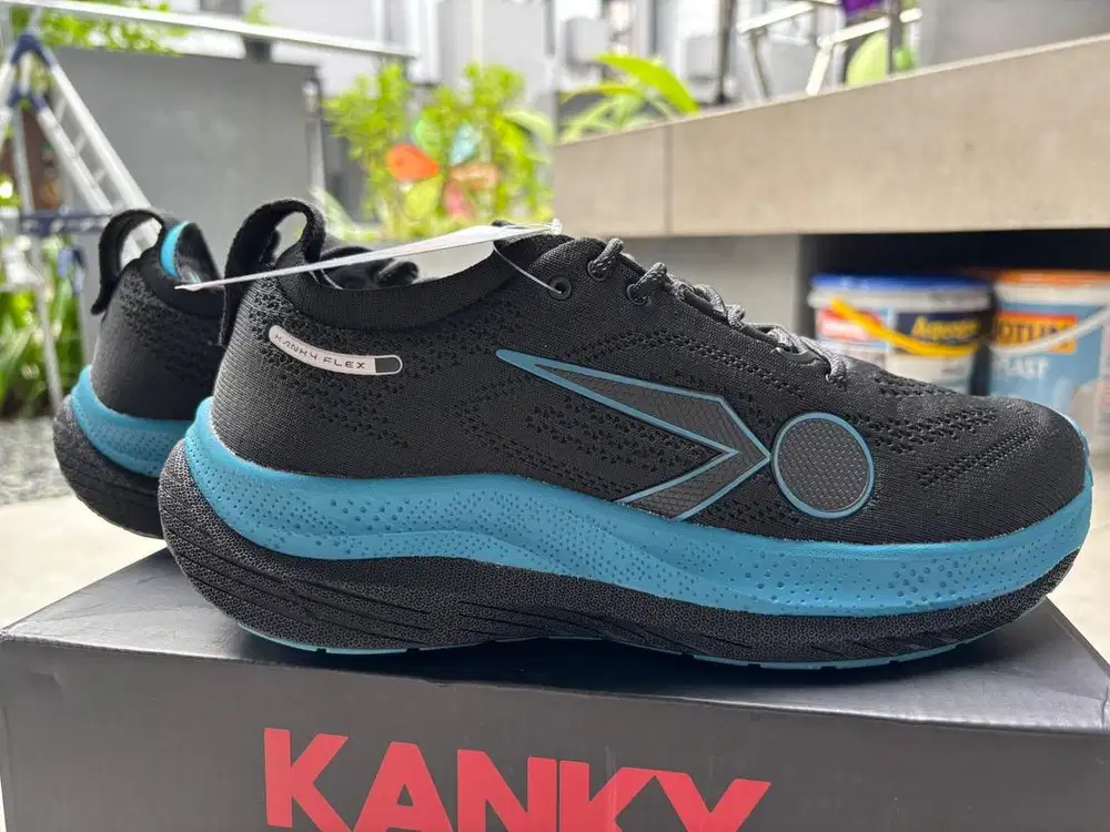 Sepatu Kanky Solace