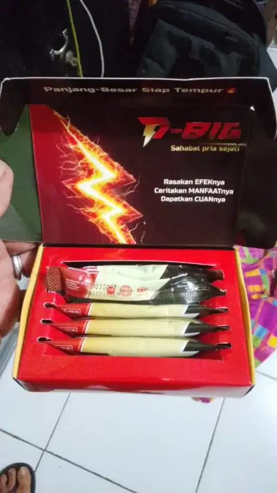 Lowker host live admin konten creator wfh wanita cantik cewek menarik