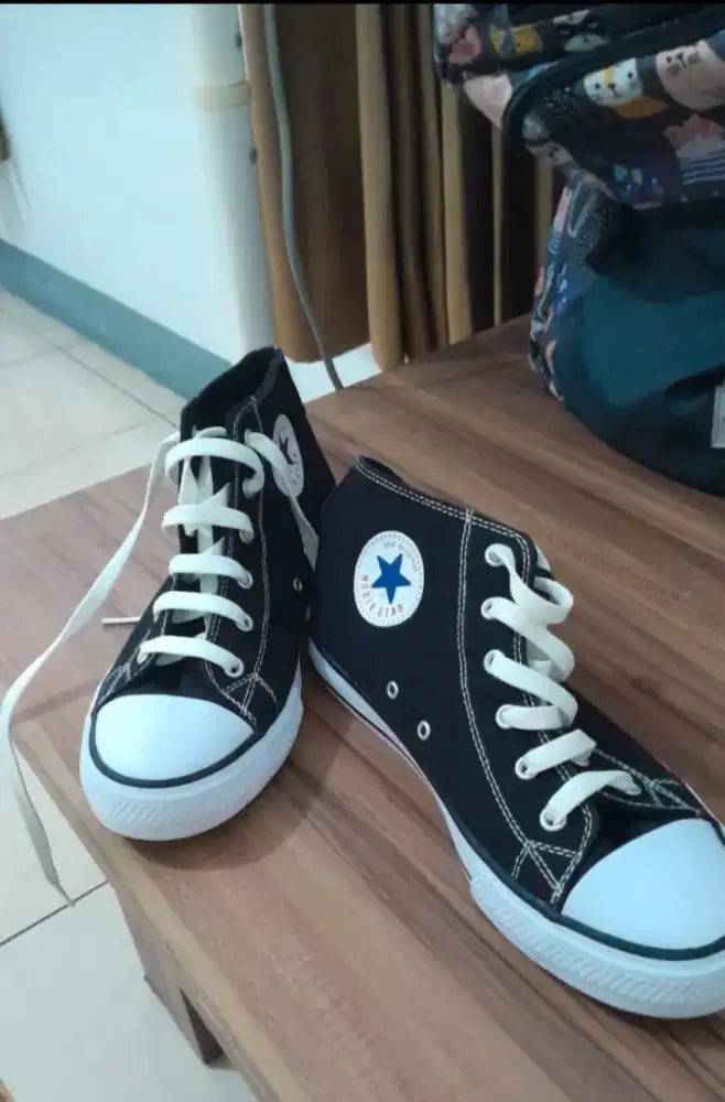 Sepatu sekolah north star
