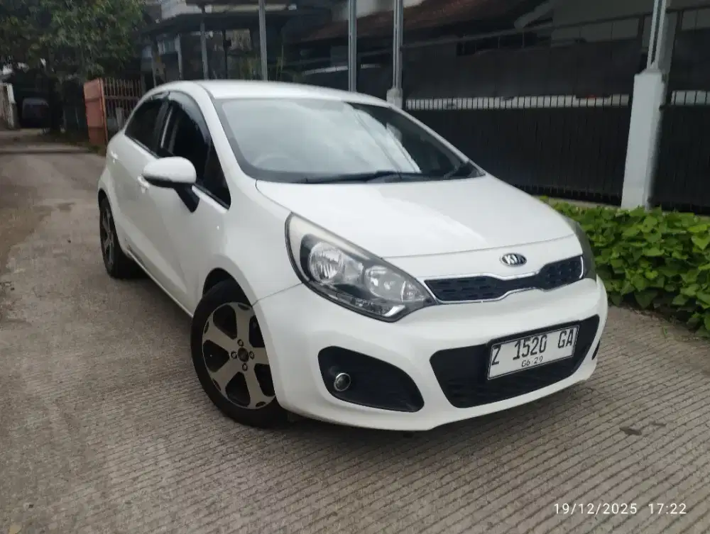 Mulus KIA RIO SE CVT 2014