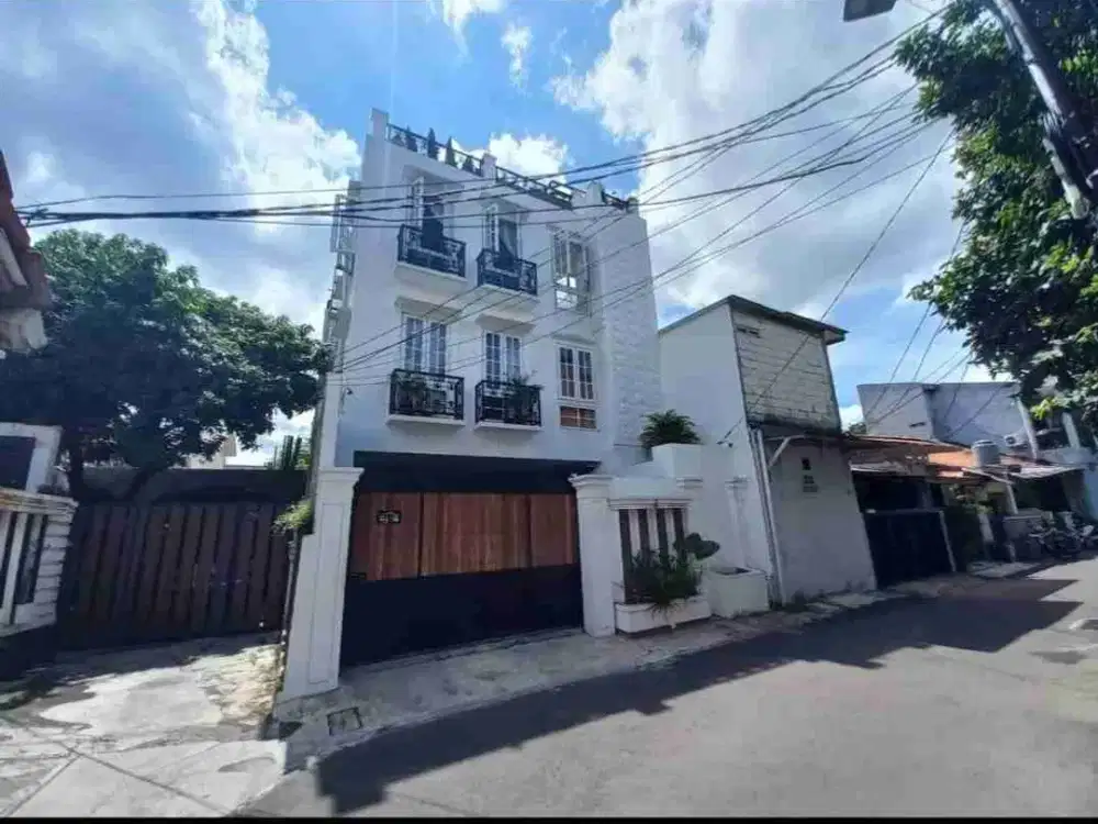 Rumah Mewah 3 Lantai Pejaten Barat Jl Siaga LT 134 LB 400 SHM Bebas Banjir