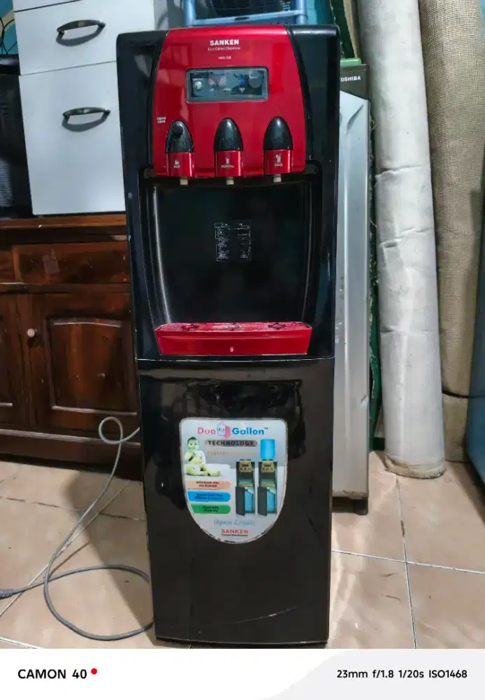 Dispenser pendingin dan Pemanas Air bersih Kompresor merk Sanken