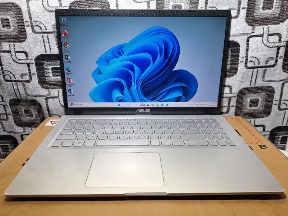 Laptop Asus VivoBook A516M ram 4gb ssd 512gb backlit keyboard