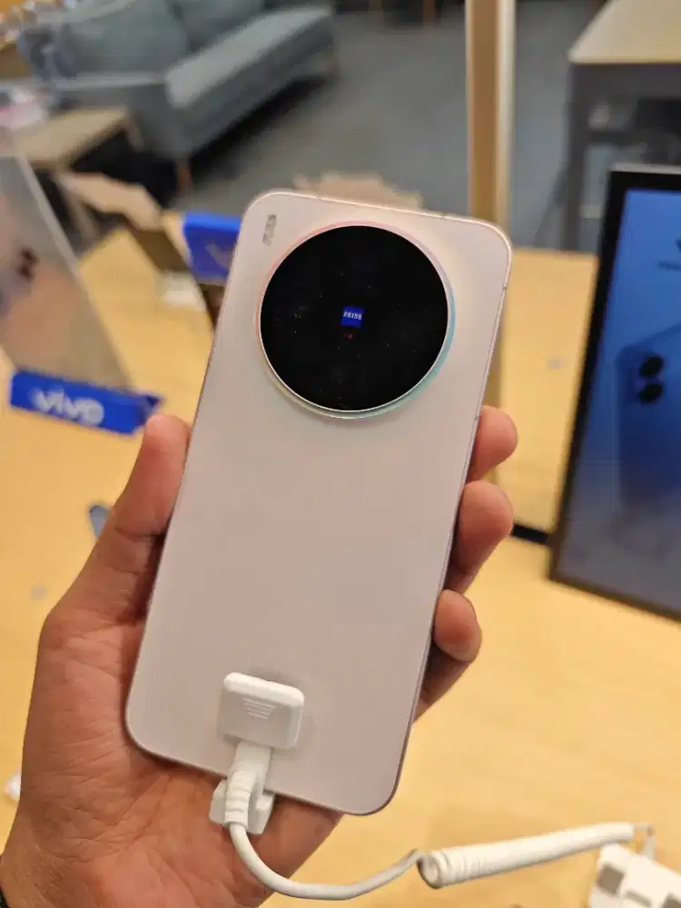 VIVO X300 RAM 12+12GB INTERNAL 256/512GB