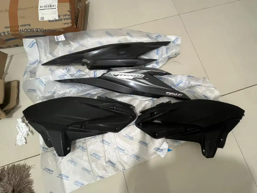 Set Body samping vario 125 kzr original AHM