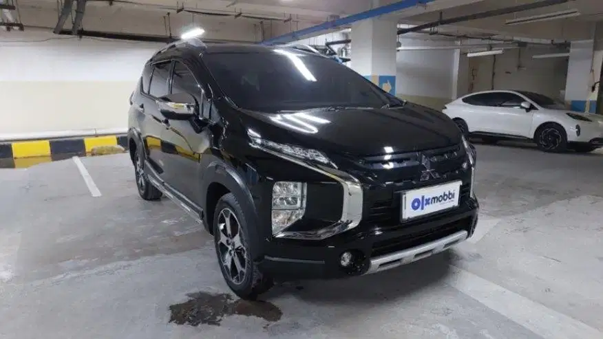 TDP 12JT-mitsubishi Xpander 1.5 Cross Bensin-MT 2022 Hitam bukan matic