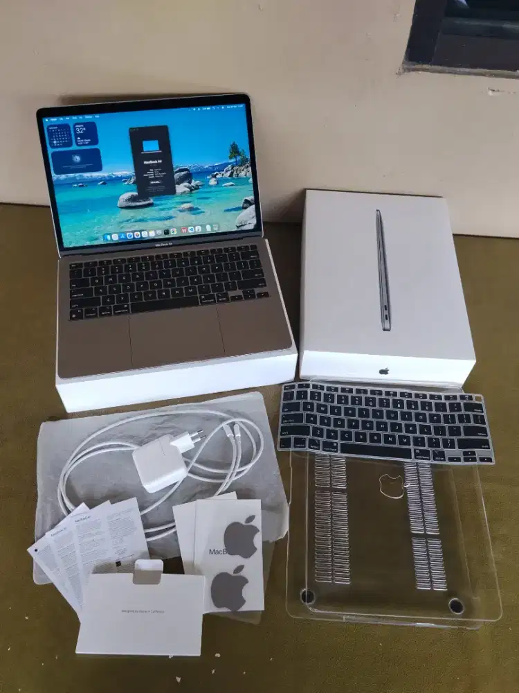 MacBook Air M1 8/256 Fullset iBox Mulus Like New