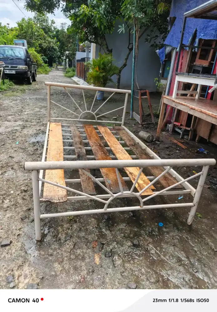Dipan Tempat Tidur Besi uk 120 x 200 cm