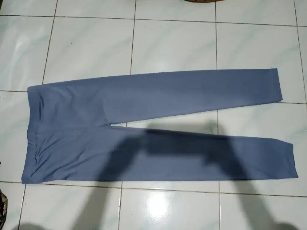 Legging abu muda baru
