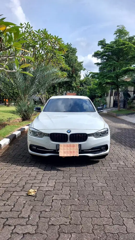 BMW 320i LCI 2016 Bensin