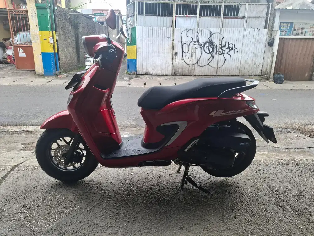 Stylo merah menawan 2024