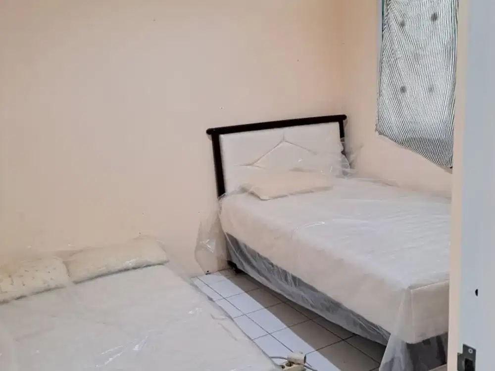 DISEWA RUMAH TAHUNAN SEMI FURNISH SIAP HUNI HARGA NEGO SENTUL CITY SSR938