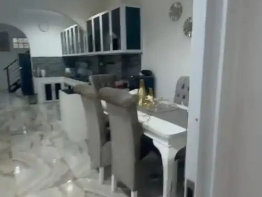 DISEWA RUMAH TAHUNAN MEWAH FURNISH SIAP HUNI HARGA NEGO SENTUL CITY SSR937