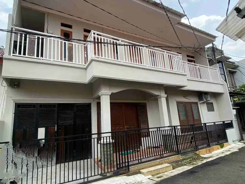 Rumah 2 lantai siap huni di jati makmur pondok gede