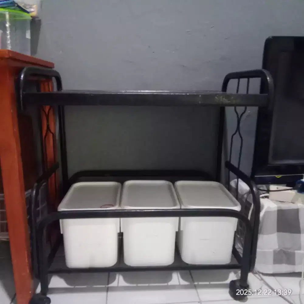 Meja tv material besi second 165.000