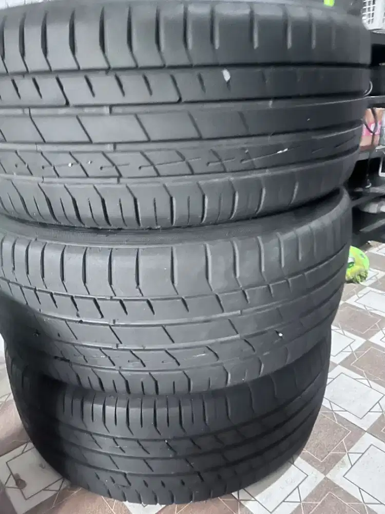 Di jual ban ACCELERA kondisi 95% 235/55R18