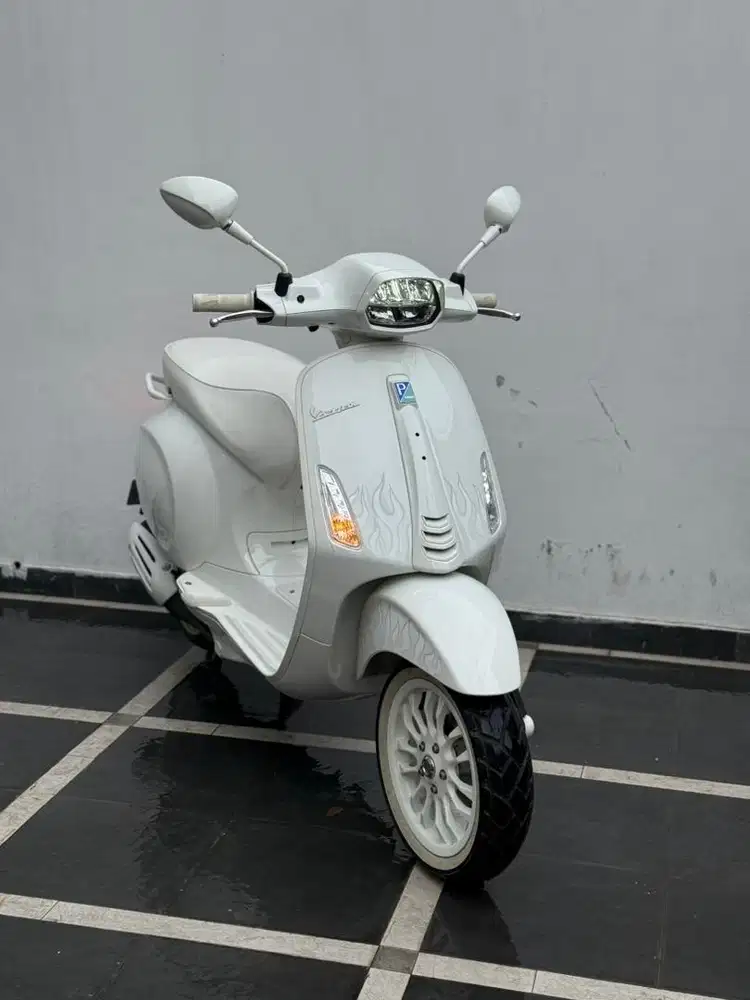 Vespa Sprint x Justin Bieber (km 700 perak)
