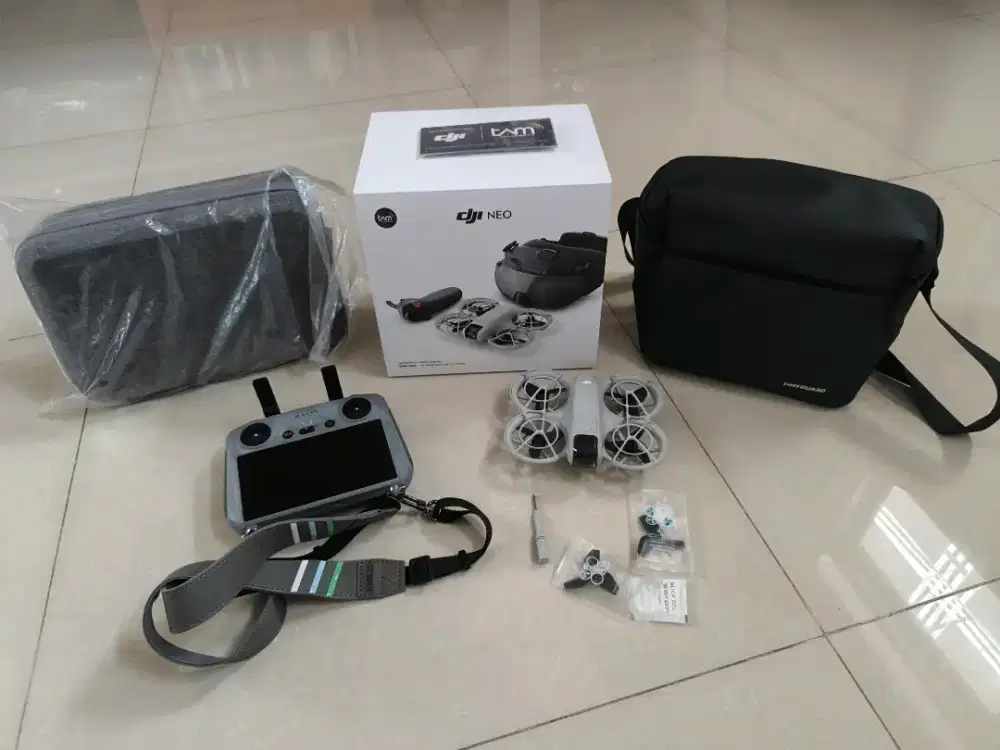 Drone DJI Neo + remote RC2 + 2 tas