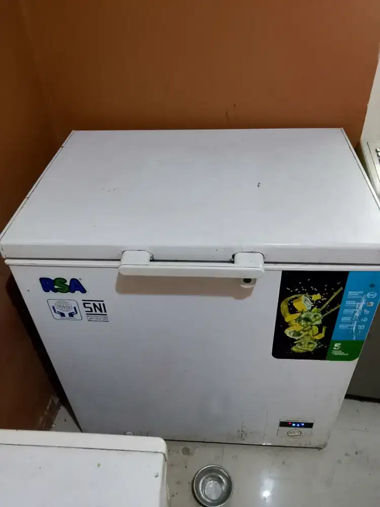 Jual freezer bekas restoran, masih berfungsi dengan baik