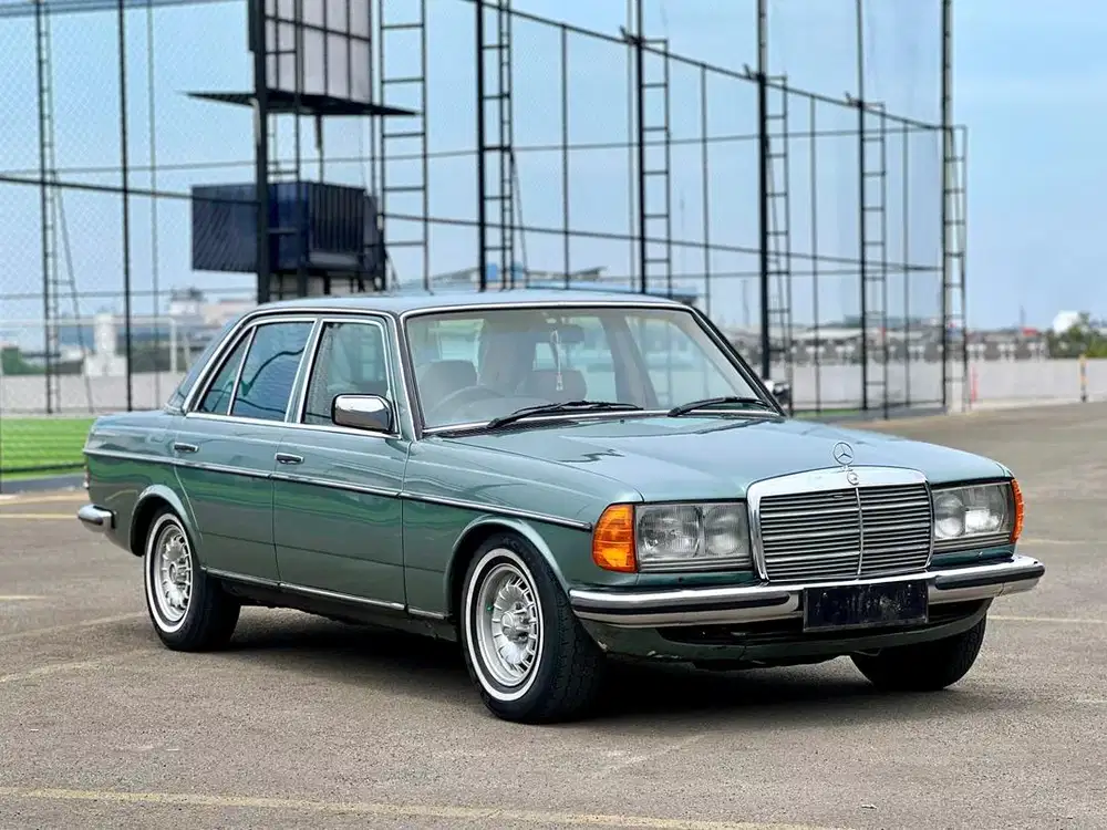 Mercedes Benz Tiger W123 280 M/T 1978 Petrol Green On Brown