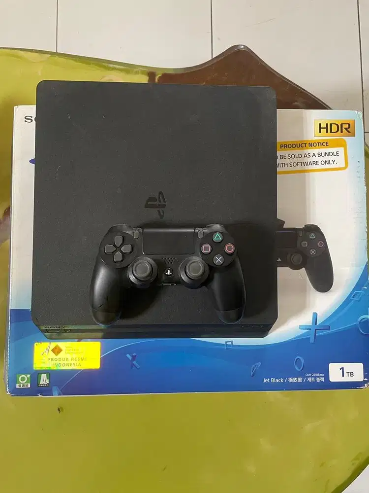 Playstation 4 Slim 1 TB
