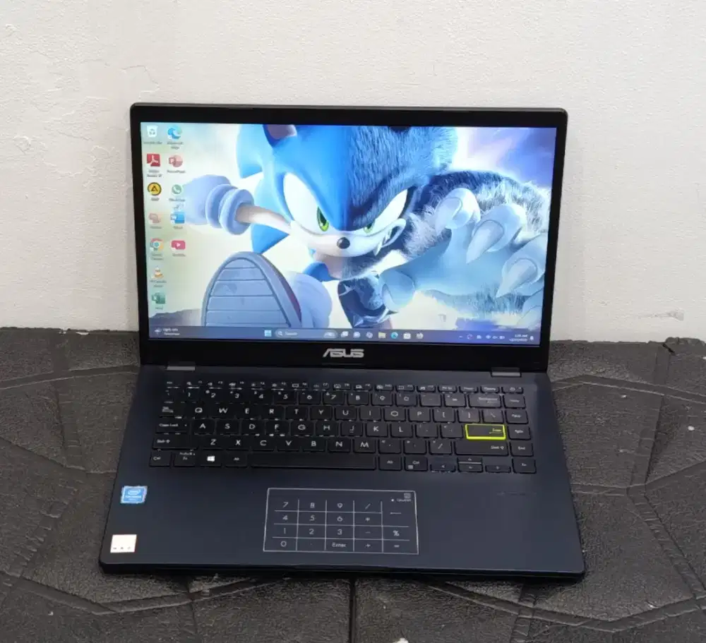 Asus Vivobook E410MA tampilan elegan yang dibekali fitur numpad