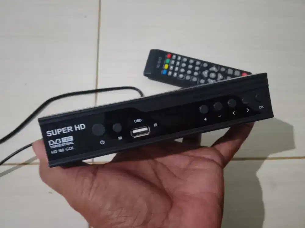 Set top box masih mulus terawat lengkap remot tinggal pakai