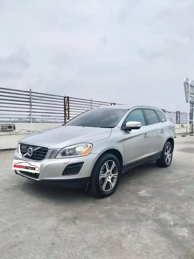 Volvo XC60 T5 Tahun 2012 Automatic Silver Metalik