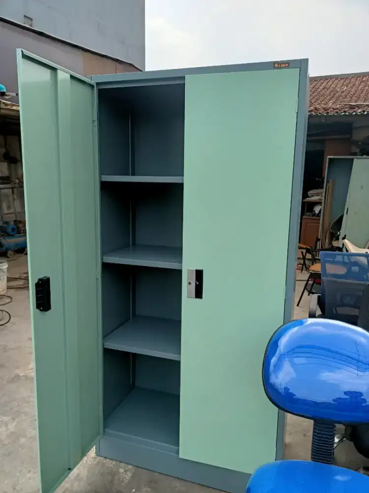 Lemari Arsip besi bekas