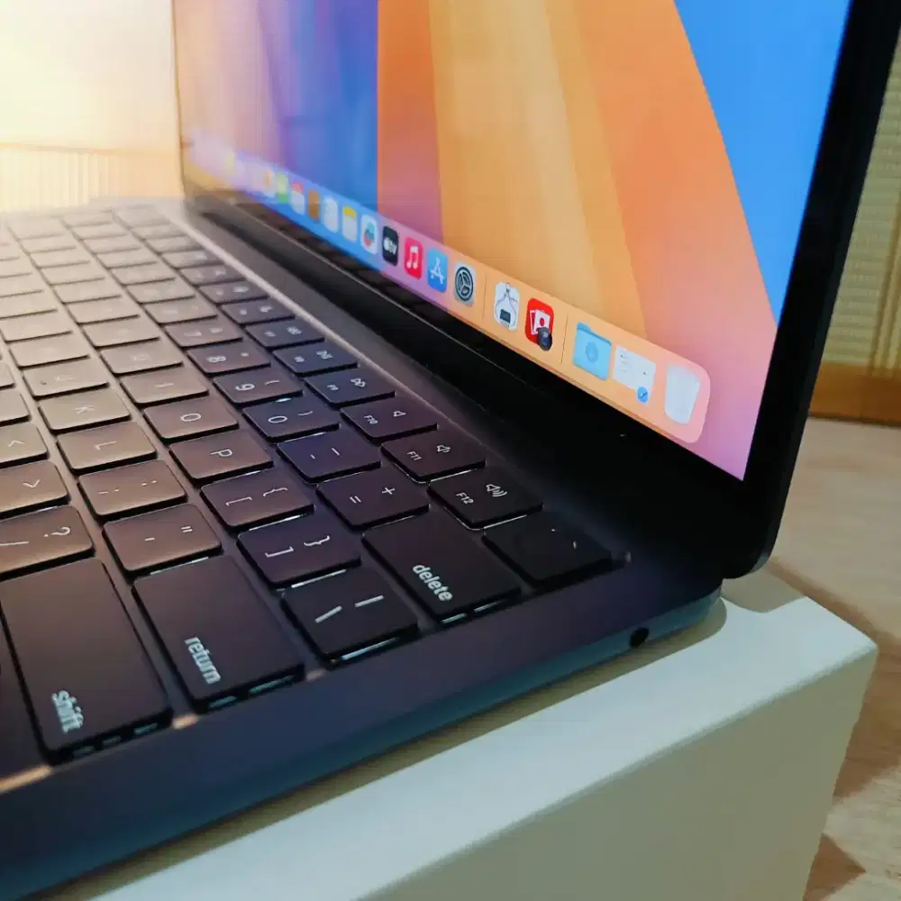 MACBOOK AIR M3 GARANSI RESMI IBOX AKTIF Ram 16gb ssd 256gb fullset