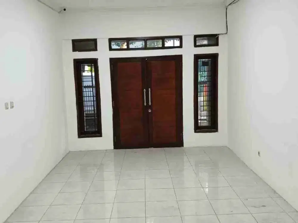 Disewakan Rumah Siap Huni 2 Lantai di Batununggal
