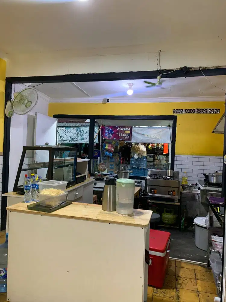 Dibutuhkan Pegawai Jaga warung Mie dan ayam goreng yang senang masak