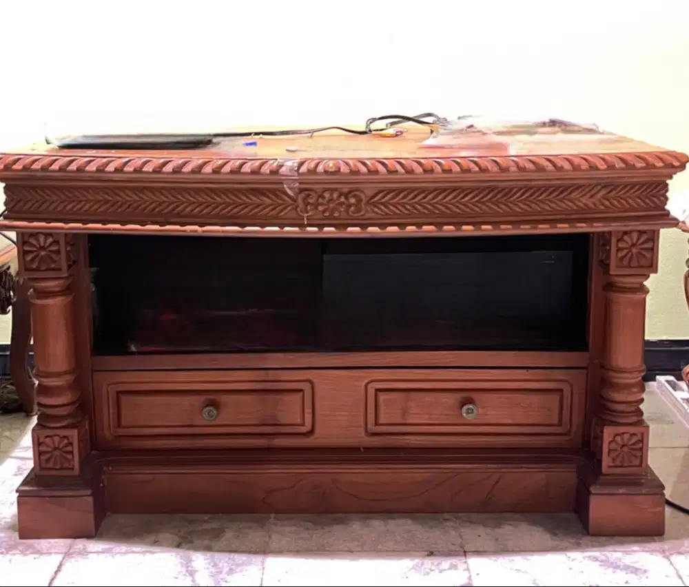 Meja TV Jati Tua