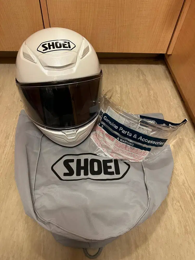 Helm Shoei Z8 (warna luminous white) Size M