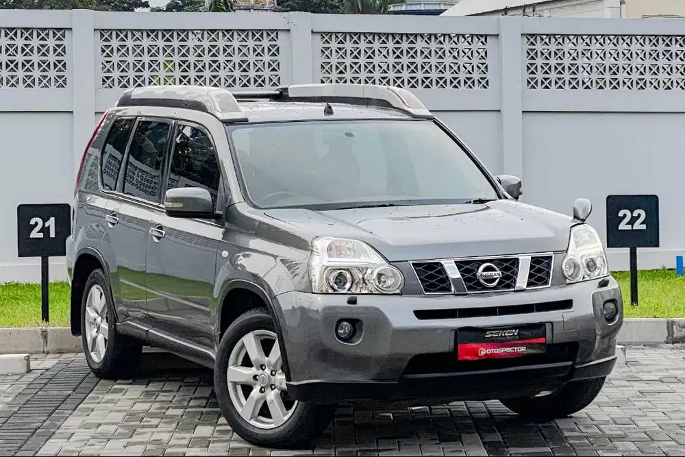 Nissan Xtrail XT 2.5 T31 X-Trail AT Matic 2011 Abu Abu Tua Metalik.