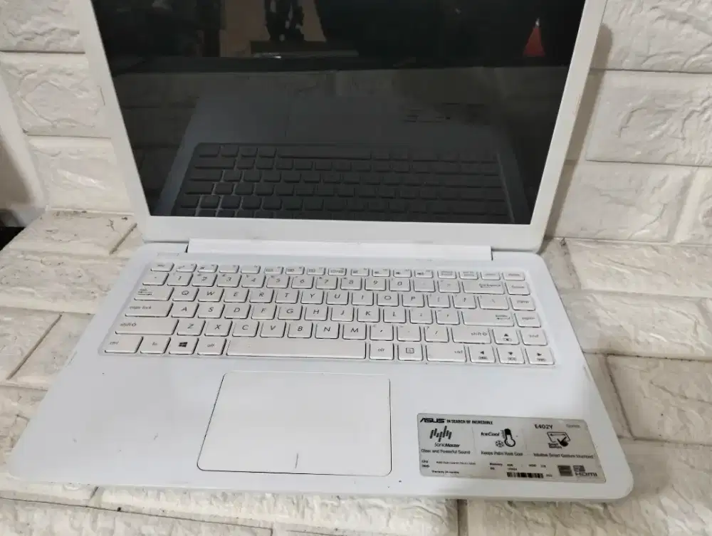 Asus e402y slim putih elegan cakep AMD e2-7015/4gb/SSD 128