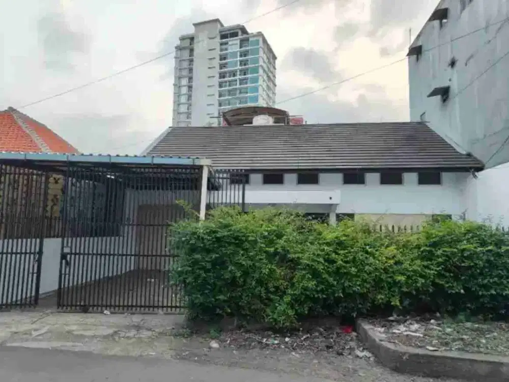 Disewakan Rumah Asri dan Luas Cocok Untuk Kantor di Ahmad Yani