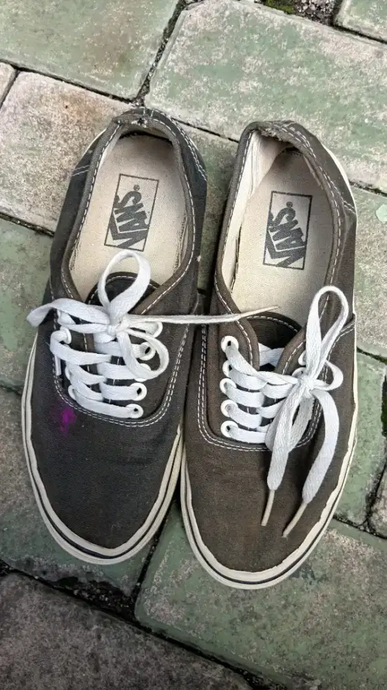 Preloved Vans Authentic Unisex Size 39 24,5Cm