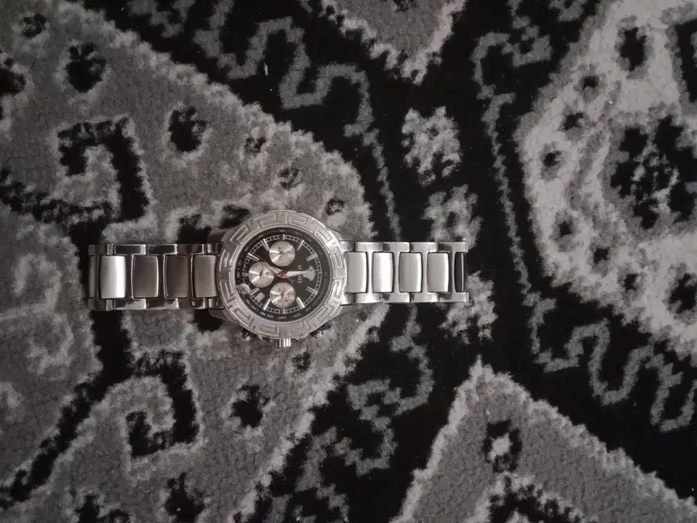Jam tangan versace