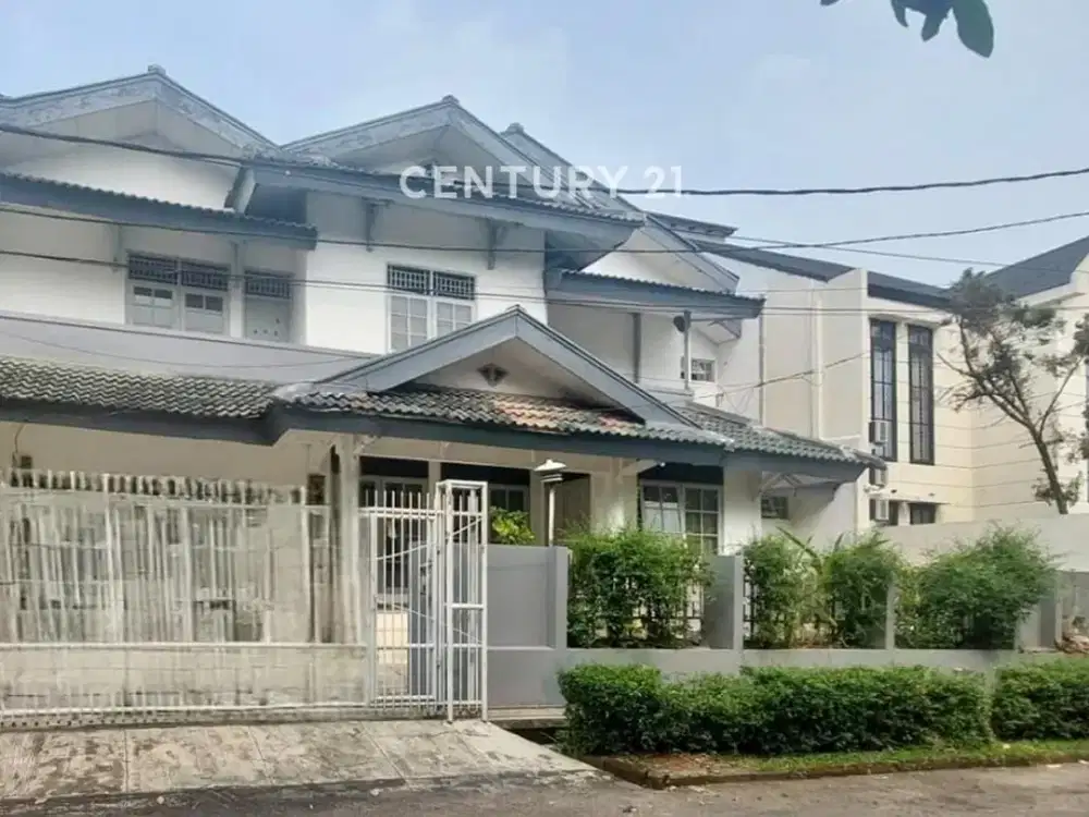 Rumah Depan Taman Perlu Renov Halaman Luas Di Kucica Bintaro