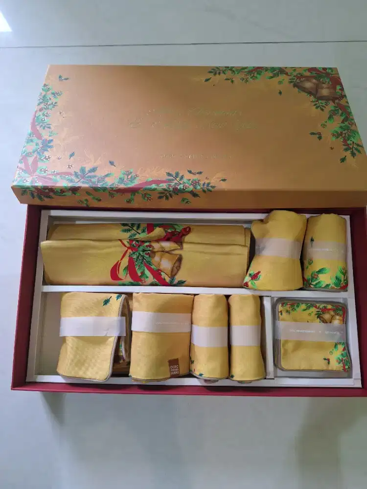 Taplak sarung bantal sofa hampers