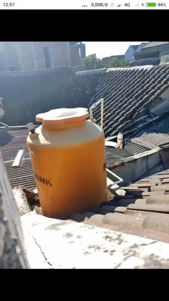 Kondisi tandon air kotor dan berlumut