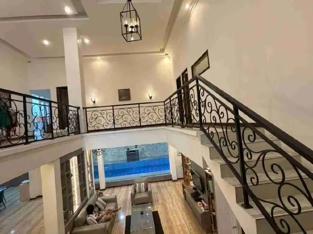 Dijual Rumah Semi Furnished dan kolam renang
