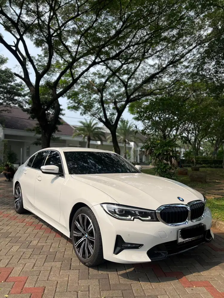 BMW 320i 2023 Bensin