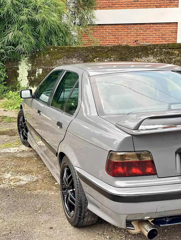 BMW 320i 1994 Bensin