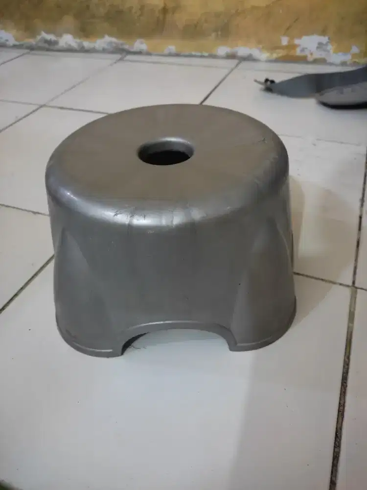 Kursi jongkok buat peralatan rumah tangga