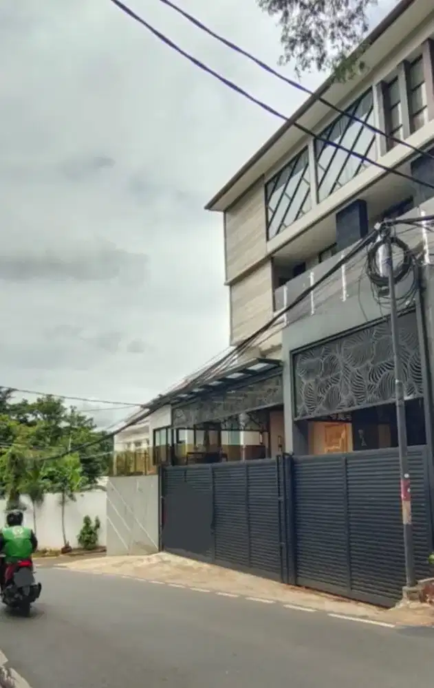 Rumah 3 Lantai Kemang