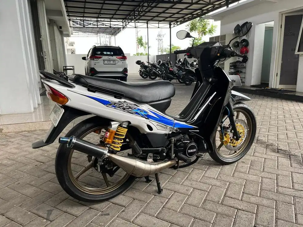 F1ZR 2004 HITAM PUTIH